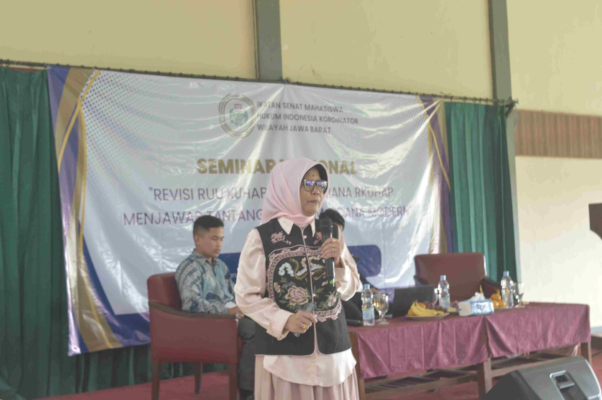 Narasumber Prof. Dr. Hj. Henny Nuraeni, S.H., M.H.