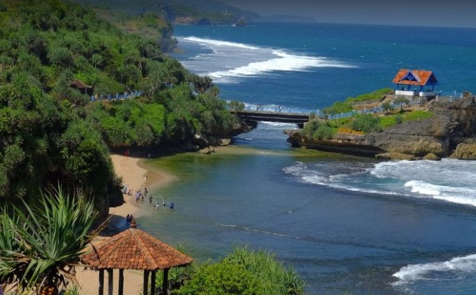 Informasi Wisata Pantai Ngrawe di Yogyakarta