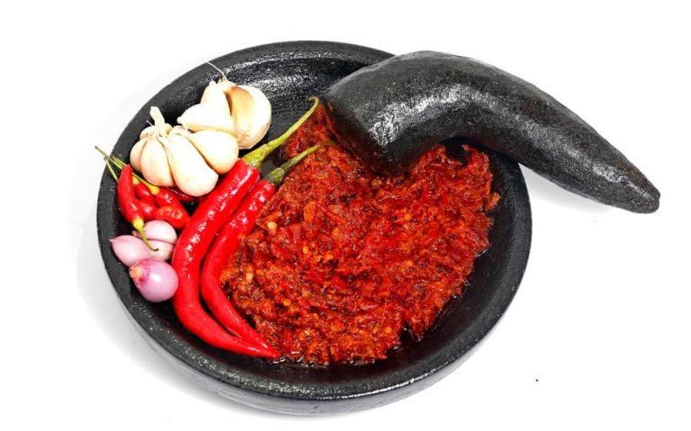 Makan Siang Pakai Sambal Bisa Bangkitkan Mood dan Metabolisme