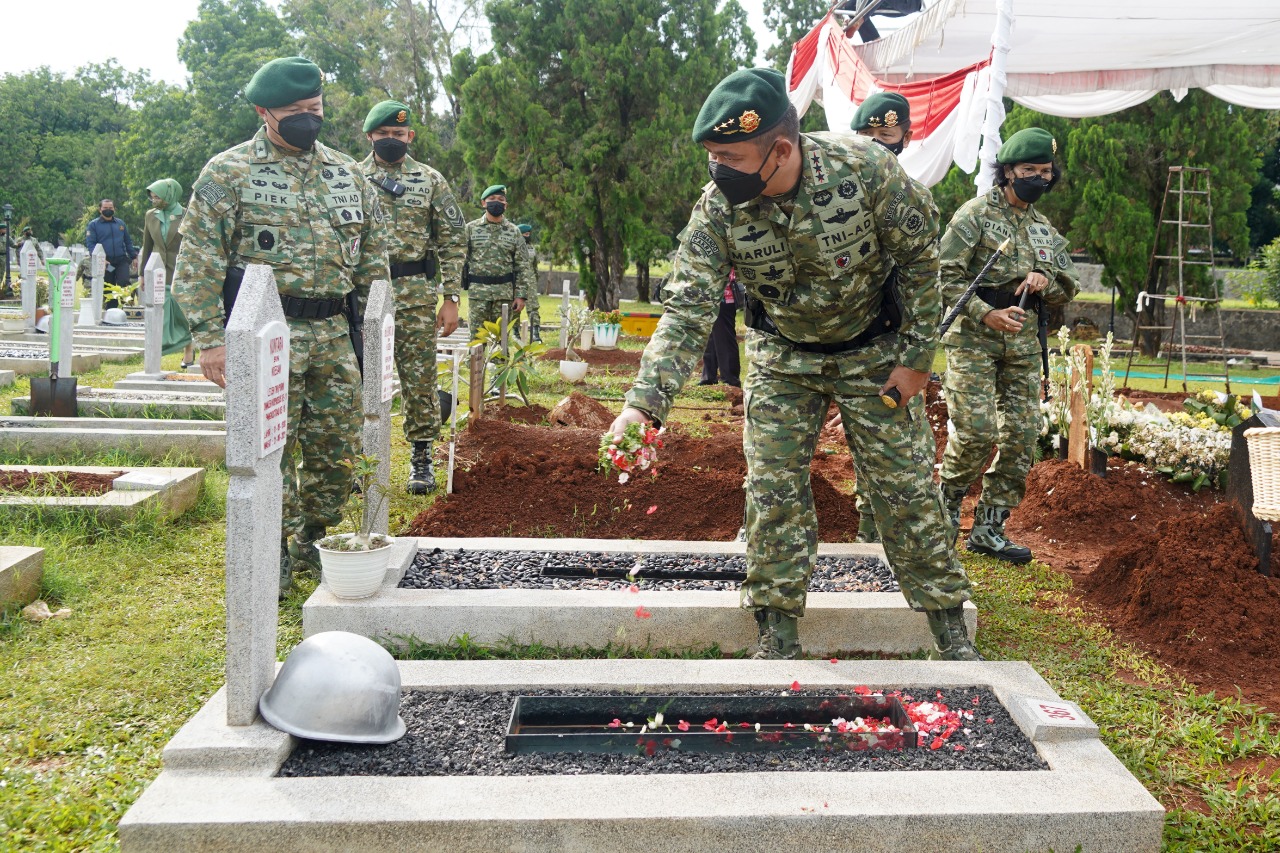 Pangkostrad Pimpin Ziarah Ke Taman Makam Pahlawan Nasional Kalibata