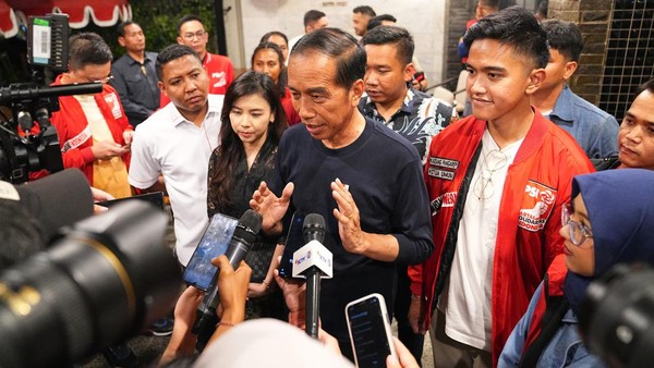 presiden-jokowi-malam-mingguan-bareng-kader-psi-di-braga-bandung-6_169