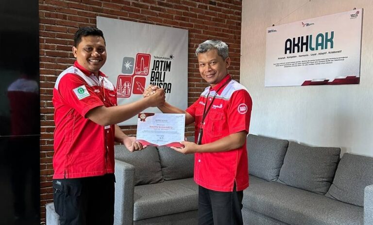 Manajemen Telkom Akses Jatim Balnus Apresiasi Warrior Telkom Akses yang Viral Karena Bantu Petani Sekitar