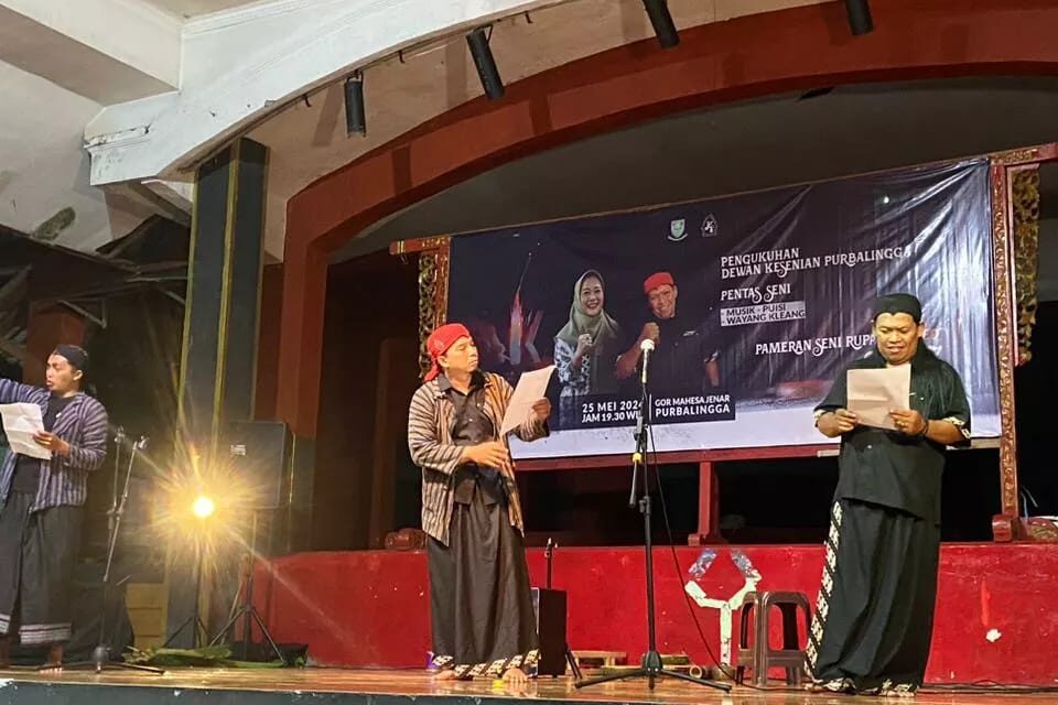 Kolaborasi-Seniman-Dalam-Pengukuhan-Dewan-Kesenian-Purbalingga-960x640