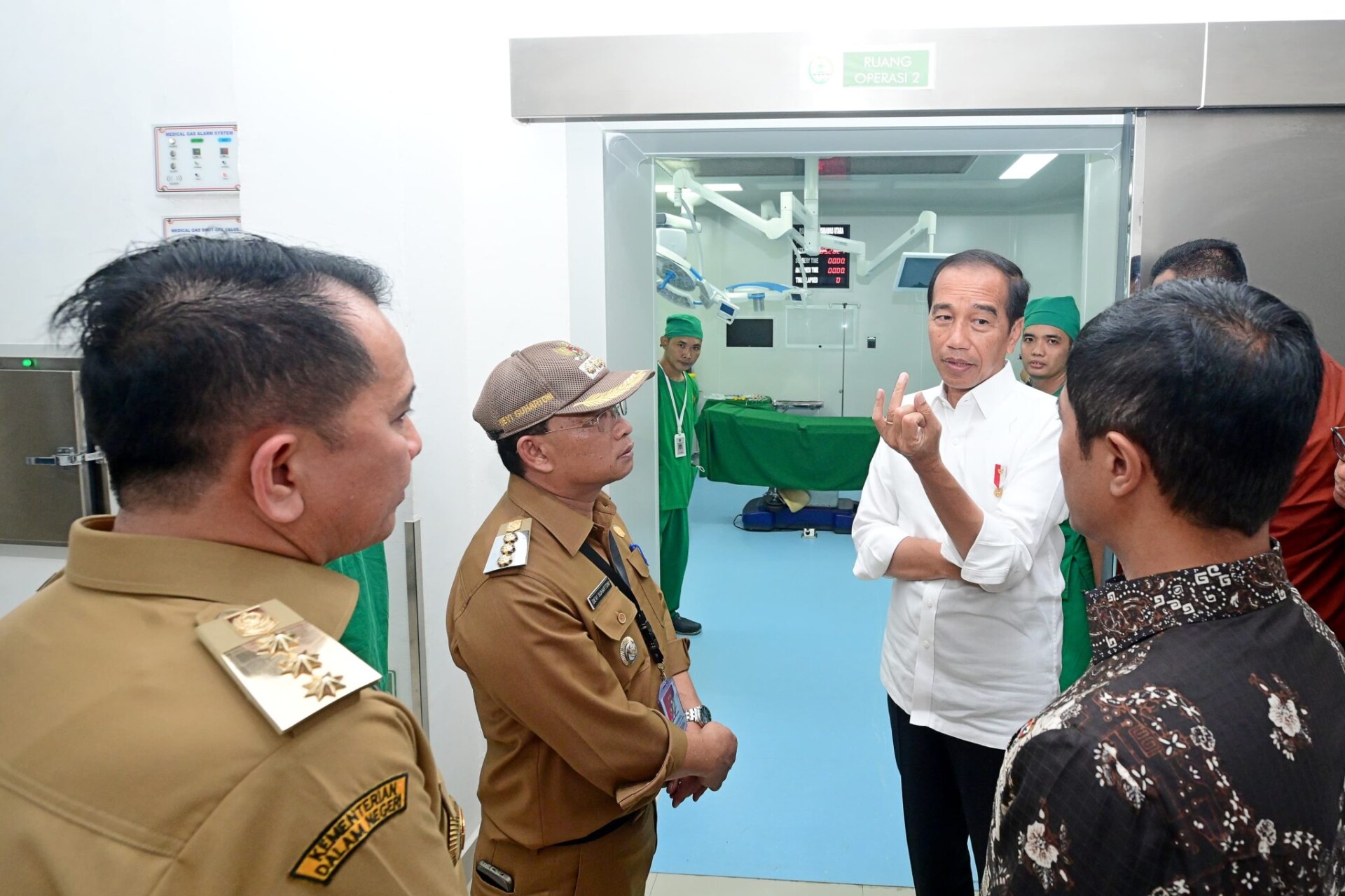 Presiden-Jokowi-Tinjau-RSUD-Rupit-2048x1365
