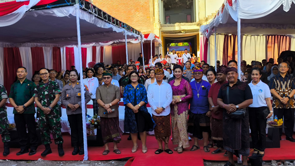 Peletakan Batu pertama pembangunan Gereja (6)