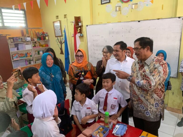 Uji-Coba-Makanan-Bergizi-Gratis10-1024x768