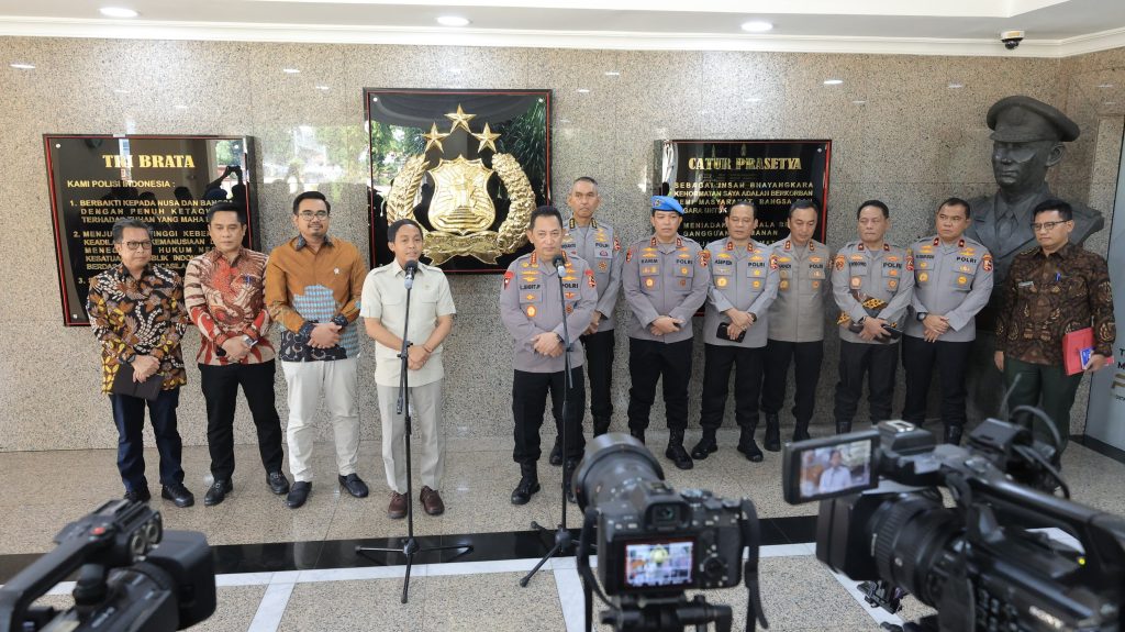 KAPOLRI-DAN-MENTERI-KEHUTANAN-1024x575