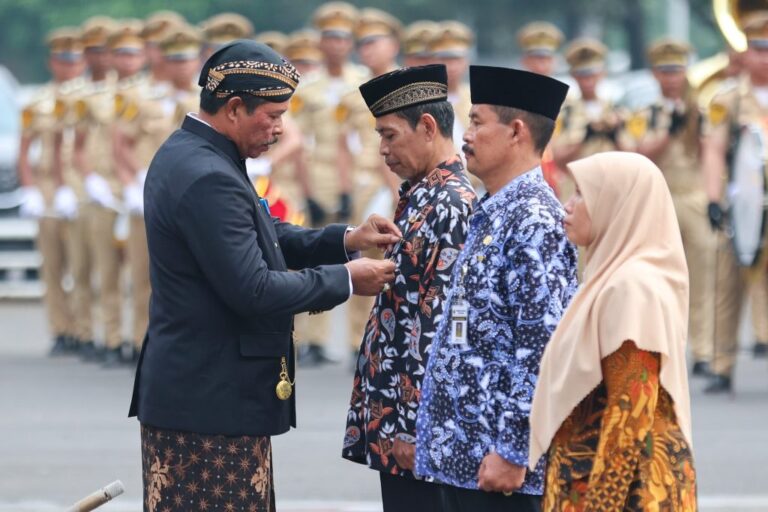 Upacara-Hari-Guru2-1024x683