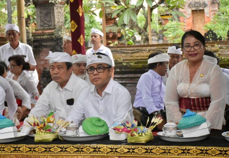 Berita_251503110326_walikota-jaya-negara-ngupasaksi-karya-melaspas-pratima-dan-archa-di-pura-penataran-agung-dan-pura-dalem-kahyangan-penatih