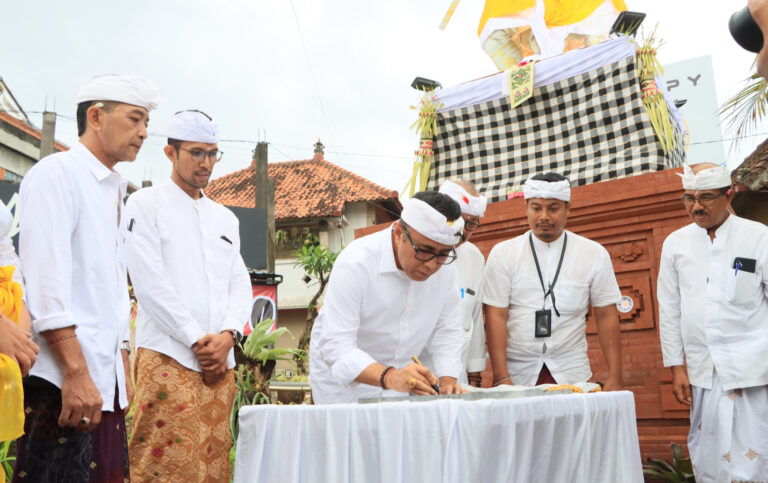 Berita_251503110336_walikota-jaya-negara-hadiri-upacara-melaspas-patung