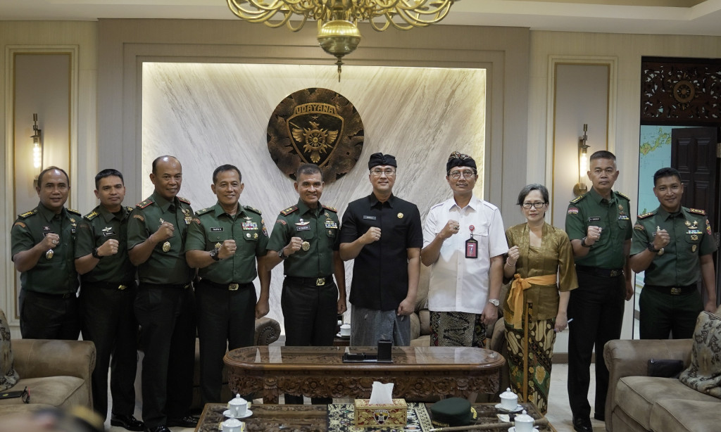 Perjanjian Kerja Sama Tangani Sampah Laut (8)