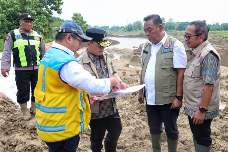 gub-tinjau-banjir-grobogan10