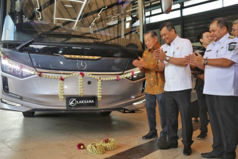 Ekspor-Bus-Karoseri-Laksana-1024x682